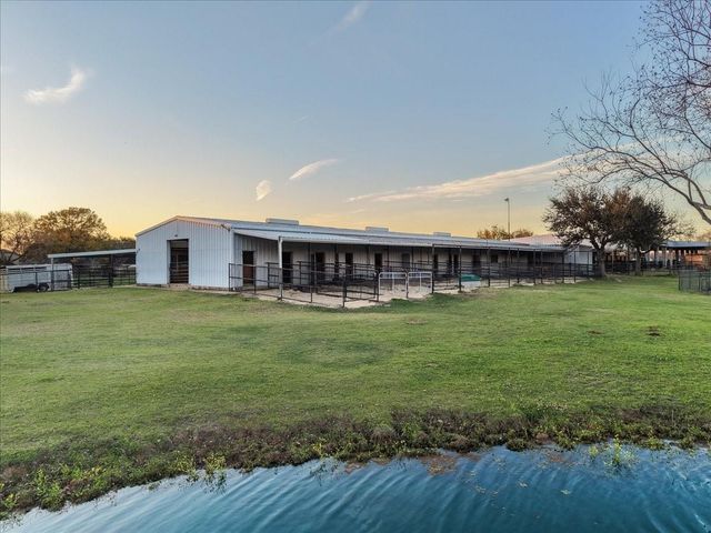 10431 N P Street, La Porte, TX 77571