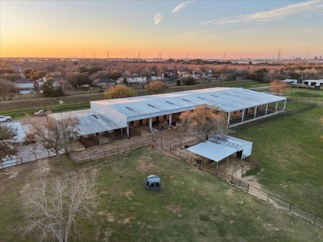 10431 N P Street, La Porte, TX 77571