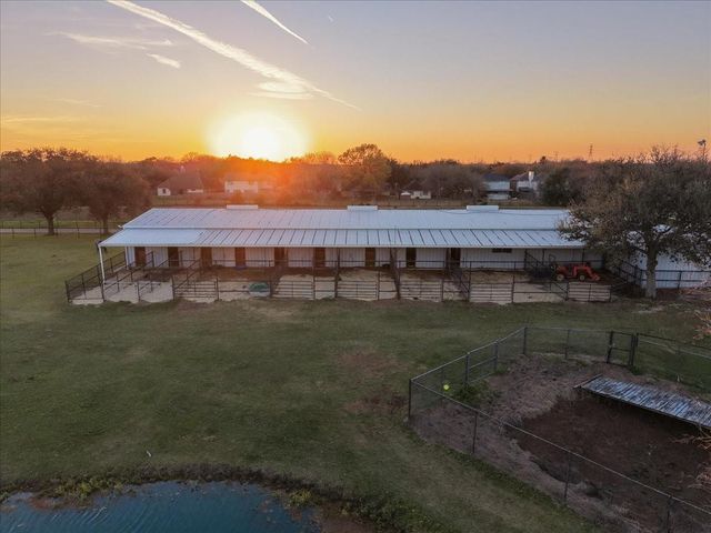 10431 N P Street, La Porte, TX 77571