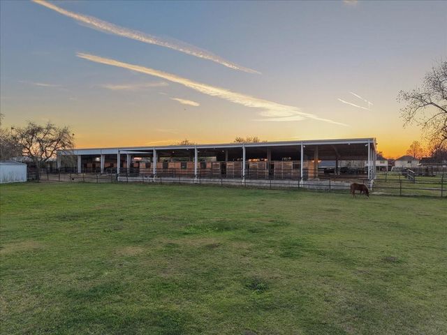 10431 N P Street, La Porte, TX 77571