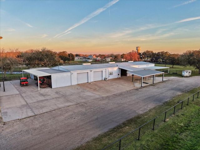 10431 N P Street, La Porte, TX 77571