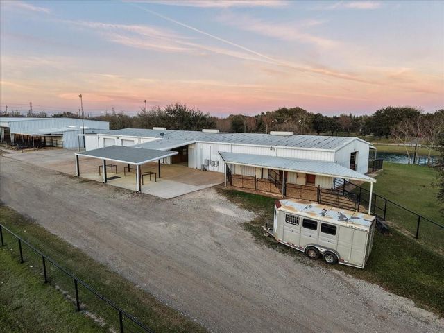 10431 N P Street, La Porte, TX 77571