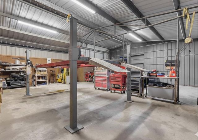 10431 N P Street, La Porte, TX 77571