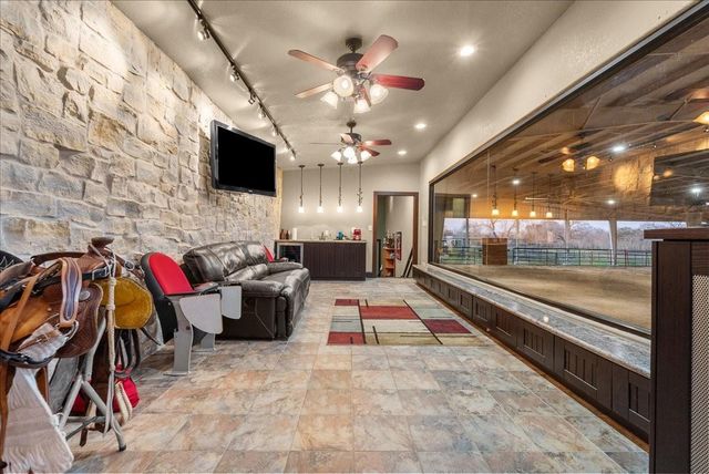 10431 N P Street, La Porte, TX 77571