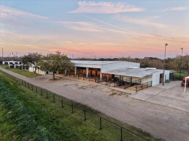 10431 N P Street, La Porte, TX 77571