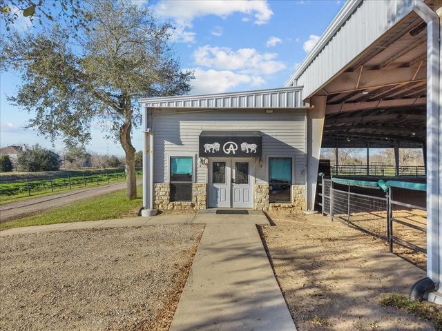 10431 N P Street, La Porte, TX 77571
