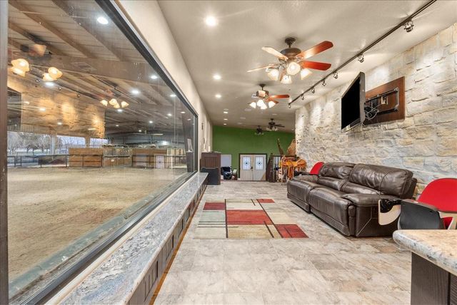 10431 N P Street, La Porte, TX 77571