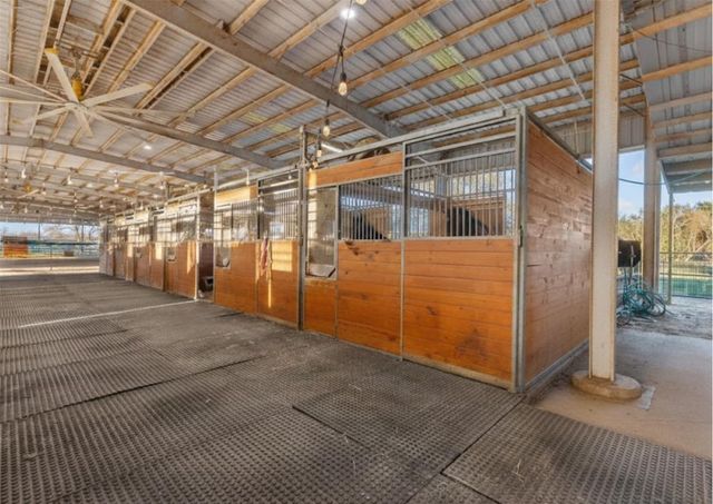 10431 N P Street, La Porte, TX 77571