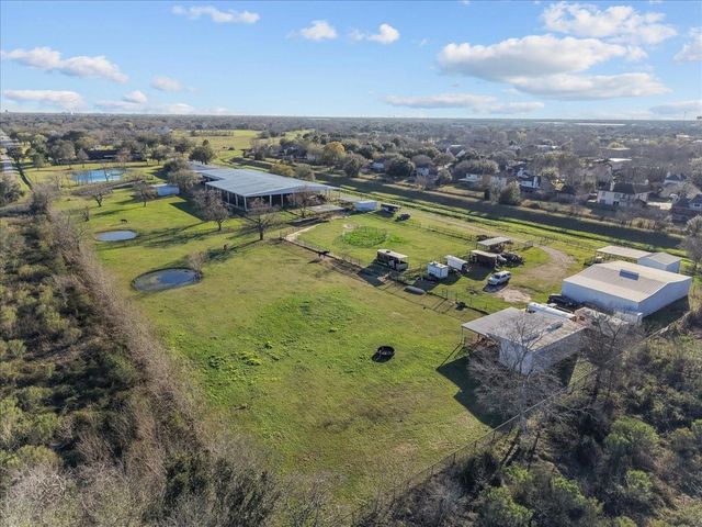 10431 N P Street, La Porte, TX 77571