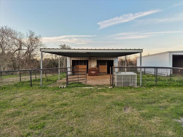 10431 N P Street, La Porte, TX 77571