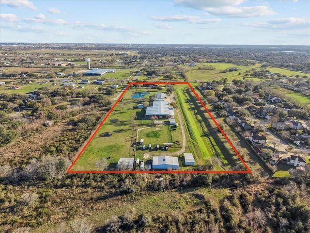 10431 N P Street, La Porte, TX 77571