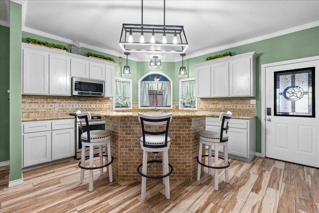 10431 N P Street, La Porte, TX 77571