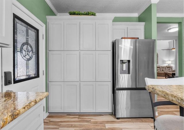 10431 N P Street, La Porte, TX 77571