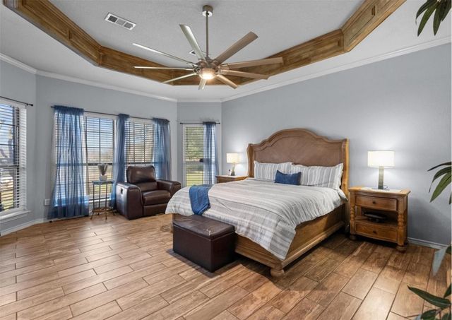 10431 N P Street, La Porte, TX 77571