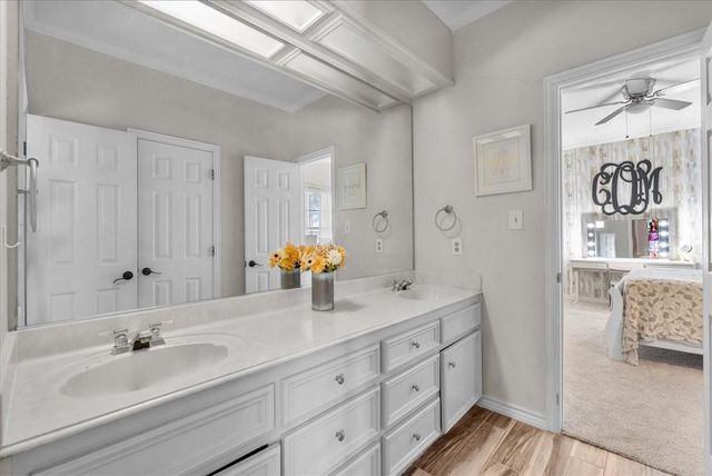 10431 N P Street, La Porte, TX 77571