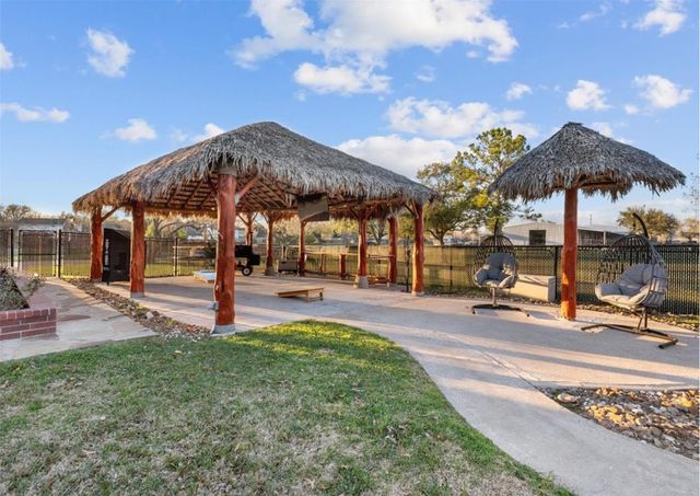 10431 N P Street, La Porte, TX 77571