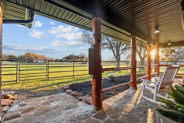 10431 N P Street, La Porte, TX 77571