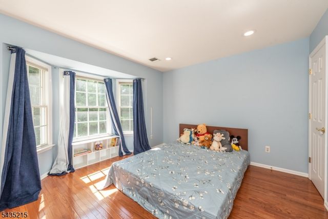 10 Ebersbach Ln, Roseland Boro, NJ 07068
