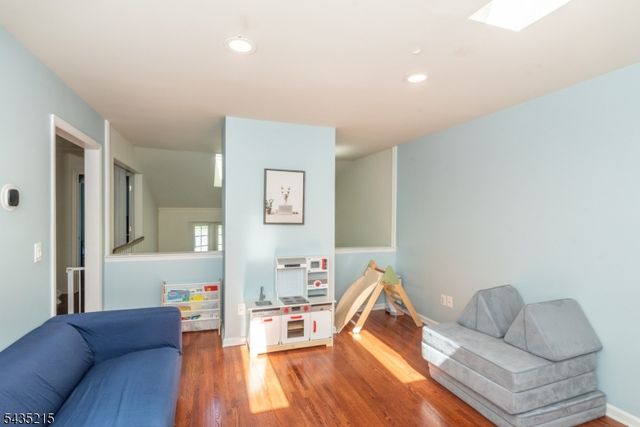 10 Ebersbach Ln, Roseland Boro, NJ 07068