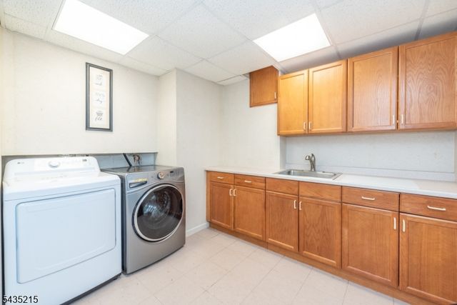 10 Ebersbach Ln, Roseland Boro, NJ 07068