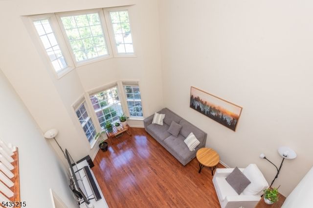 10 Ebersbach Ln, Roseland Boro, NJ 07068