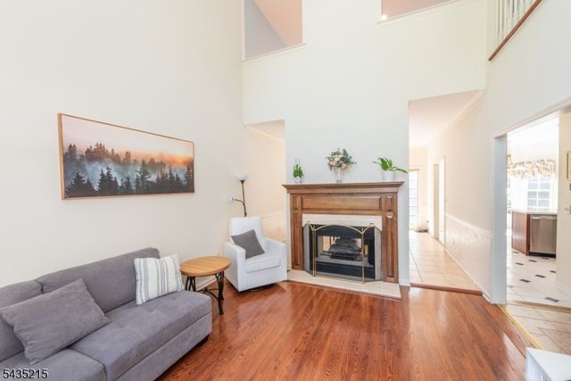 10 Ebersbach Ln, Roseland Boro, NJ 07068