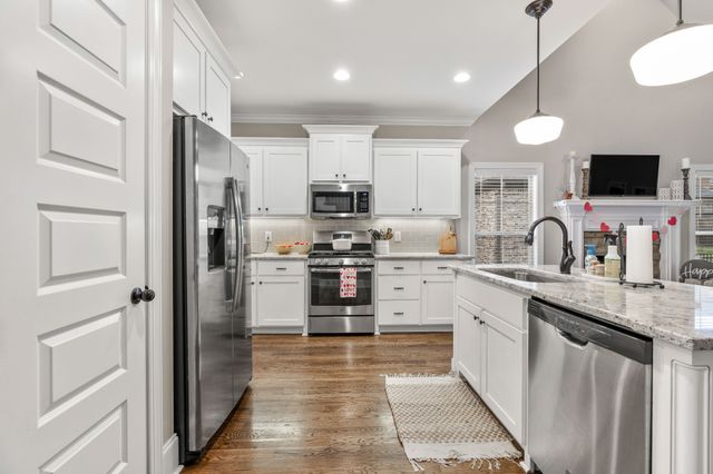 409 Riverstone Pl, Mount Juliet, TN 37122