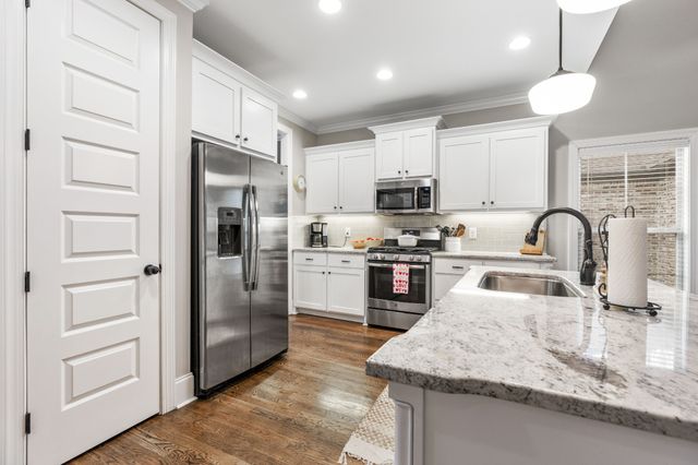 409 Riverstone Pl, Mount Juliet, TN 37122