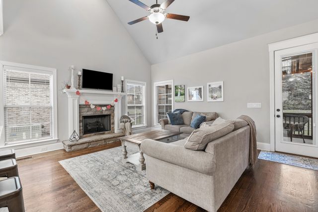 409 Riverstone Pl, Mount Juliet, TN 37122