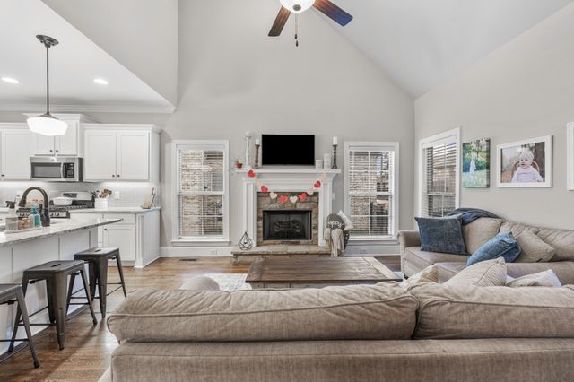 409 Riverstone Pl, Mount Juliet, TN 37122