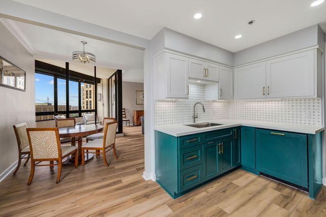 5555 Del Monte Drive 1104, Houston, TX 77056