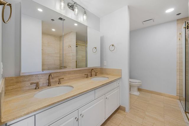 5555 Del Monte Drive 1104, Houston, TX 77056