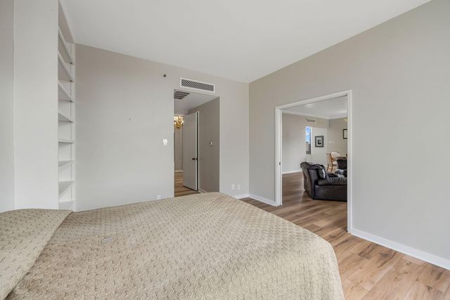 5555 Del Monte Drive 1104, Houston, TX 77056