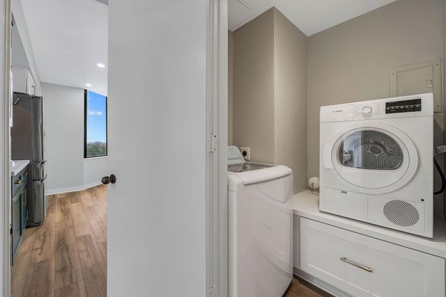5555 Del Monte Drive 1104, Houston, TX 77056