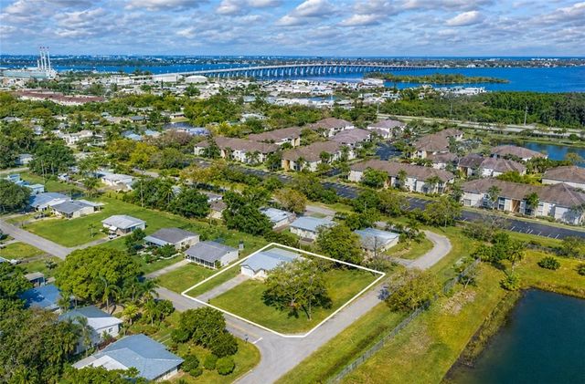 1310 4th Avenue, Vero Beach, FL 32960