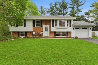836 Longmeadow Drive, Geneva, IL 60134