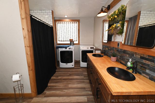 7075 E 303 Road, Porum, OK 74455