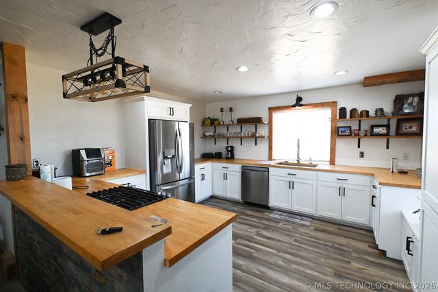 7075 E 303 Road, Porum, OK 74455