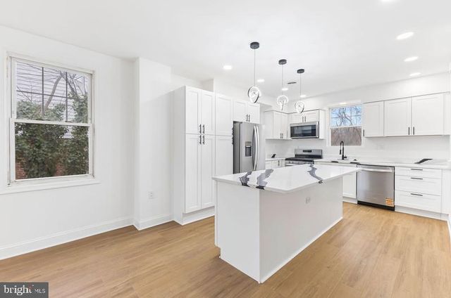 2016 32ND ST SE, Washington, DC 20020