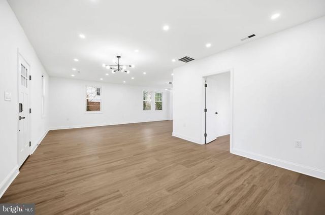 2016 32ND ST SE, Washington, DC 20020
