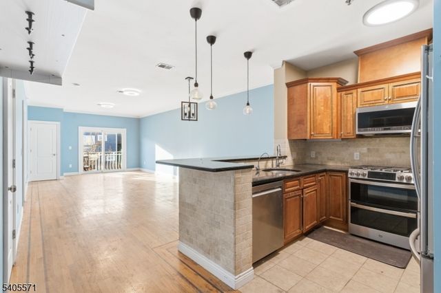 21 Freeman St A2, Newark City, NJ 07105