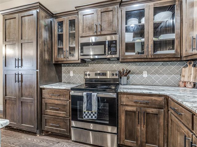 321 Golden Leaf Court, Moore, OK 73160