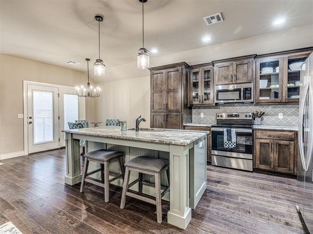 321 Golden Leaf Court, Moore, OK 73160