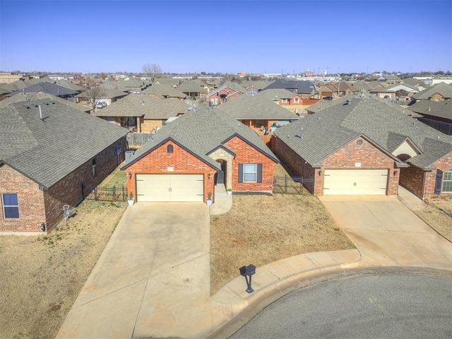 321 Golden Leaf Court, Moore, OK 73160