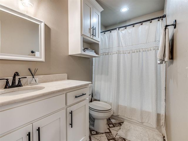 321 Golden Leaf Court, Moore, OK 73160