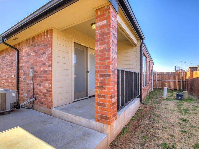 321 Golden Leaf Court, Moore, OK 73160