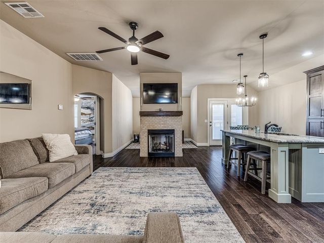 321 Golden Leaf Court, Moore, OK 73160