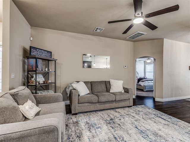 321 Golden Leaf Court, Moore, OK 73160