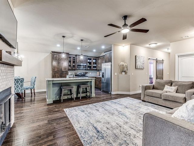 321 Golden Leaf Court, Moore, OK 73160