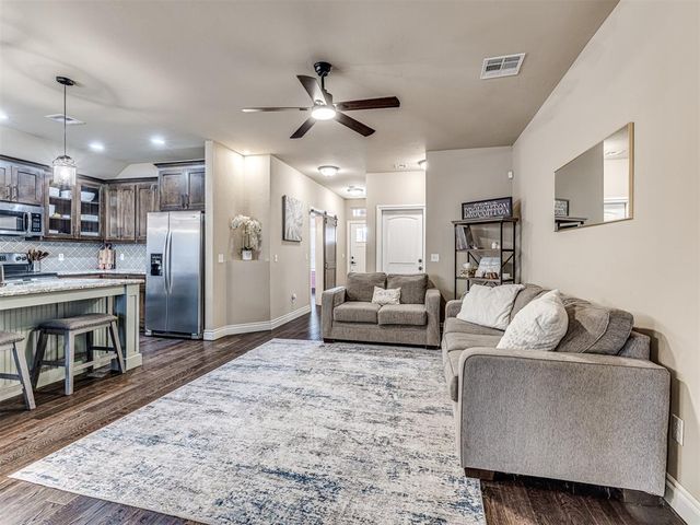 321 Golden Leaf Court, Moore, OK 73160